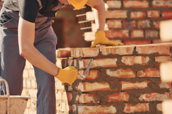 busy-with-brick-wall-construction-worker-in-unifo-2026-01-08-23-57-50-utc